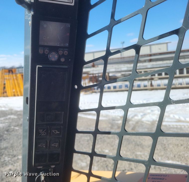 image for item DO4794 2017 Mustang  1650R skid steer loader