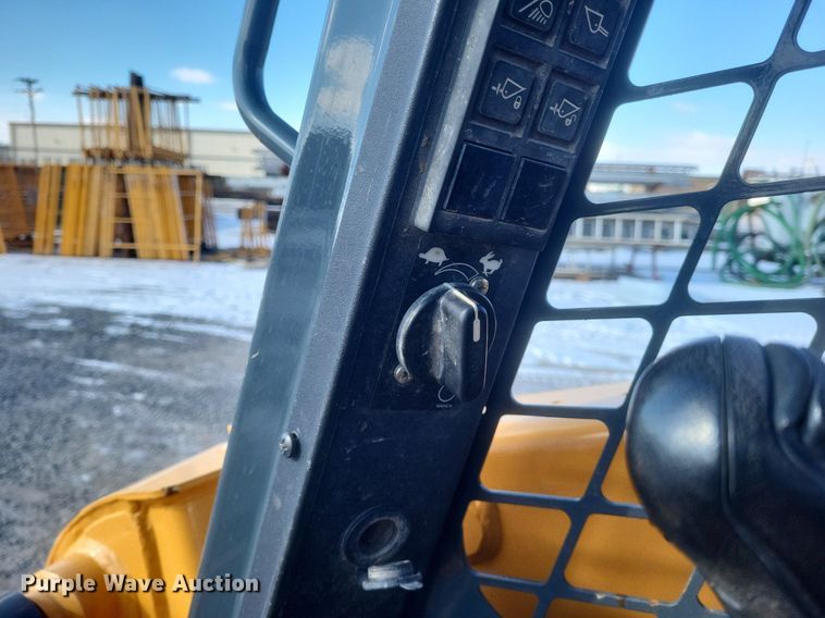 image for item DO4794 2017 Mustang  1650R skid steer loader