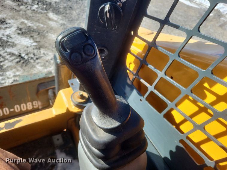 image for item DO4794 2017 Mustang  1650R skid steer loader