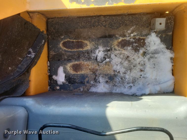 image for item DO4794 2017 Mustang  1650R skid steer loader