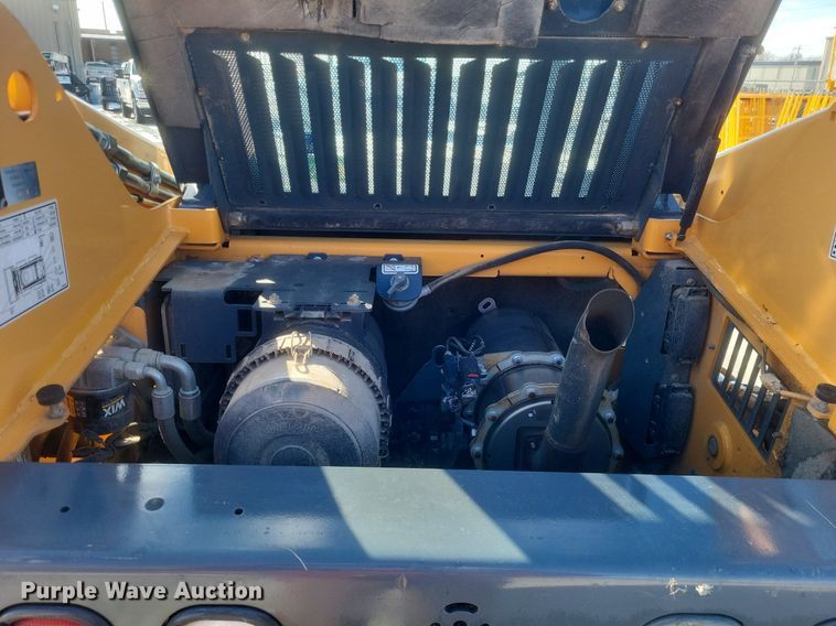 image for item DO4794 2017 Mustang  1650R skid steer loader