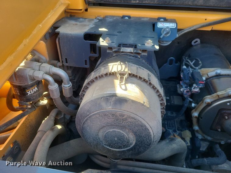 image for item DO4794 2017 Mustang  1650R skid steer loader