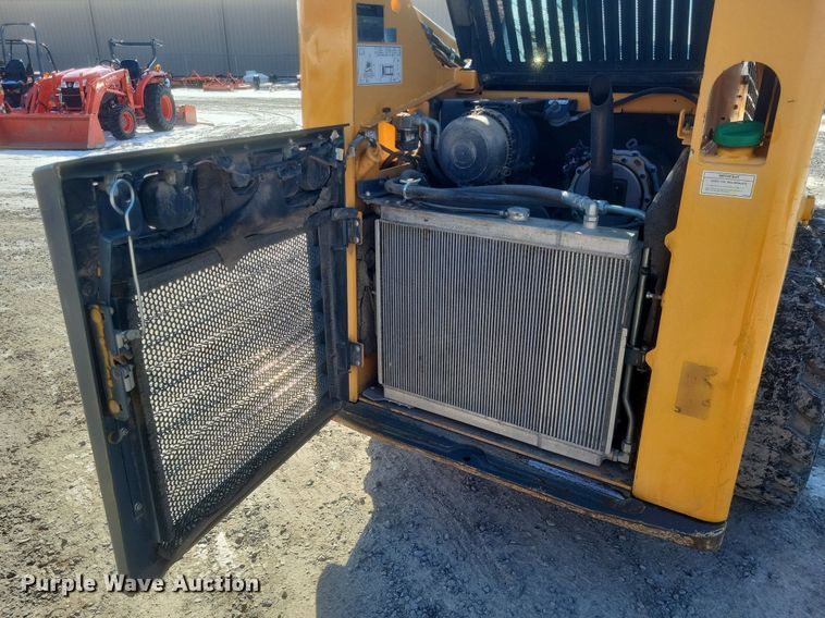 image for item DO4794 2017 Mustang  1650R skid steer loader