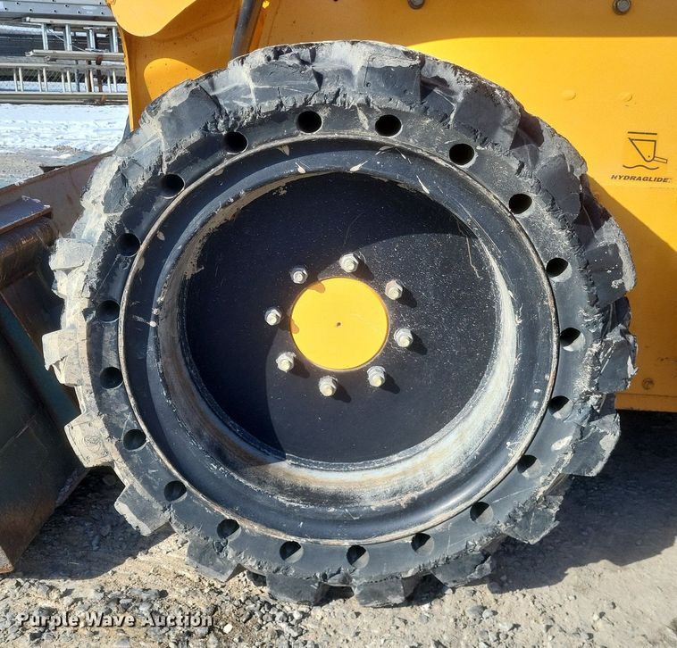 image for item DO4794 2017 Mustang  1650R skid steer loader