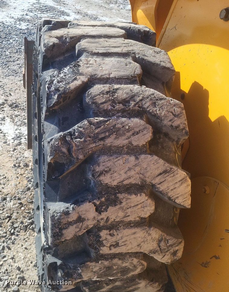 image for item DO4794 2017 Mustang  1650R skid steer loader