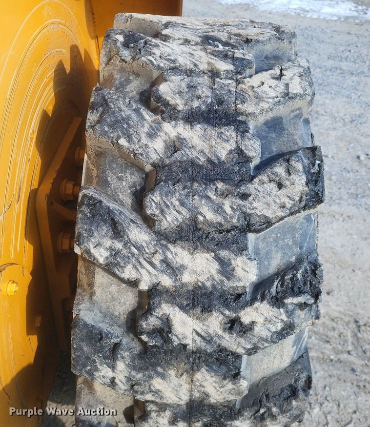 image for item DO4794 2017 Mustang  1650R skid steer loader