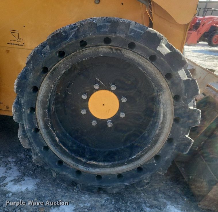 image for item DO4794 2017 Mustang  1650R skid steer loader