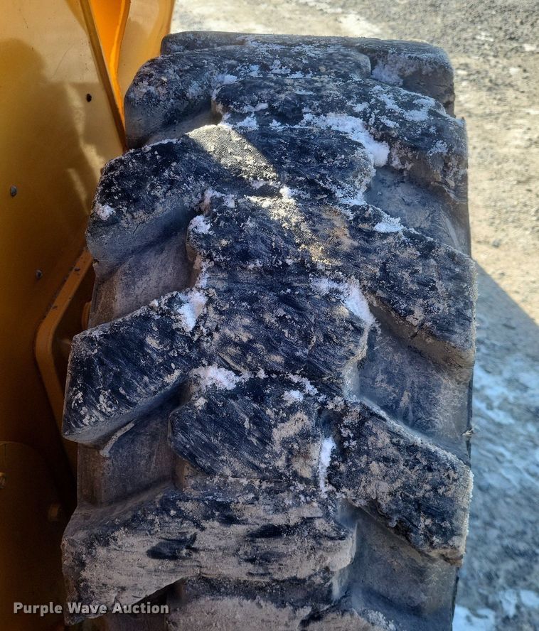 image for item DO4794 2017 Mustang  1650R skid steer loader