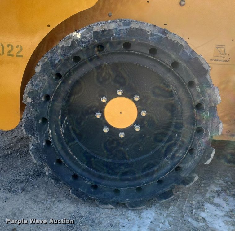 image for item DO4794 2017 Mustang  1650R skid steer loader