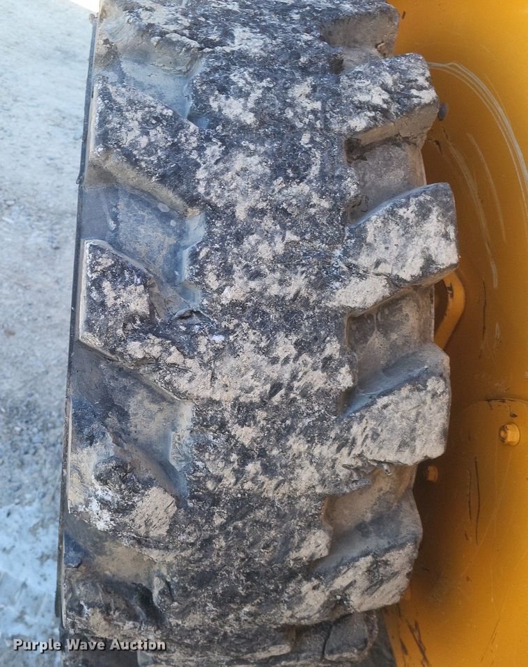 image for item DO4794 2017 Mustang  1650R skid steer loader