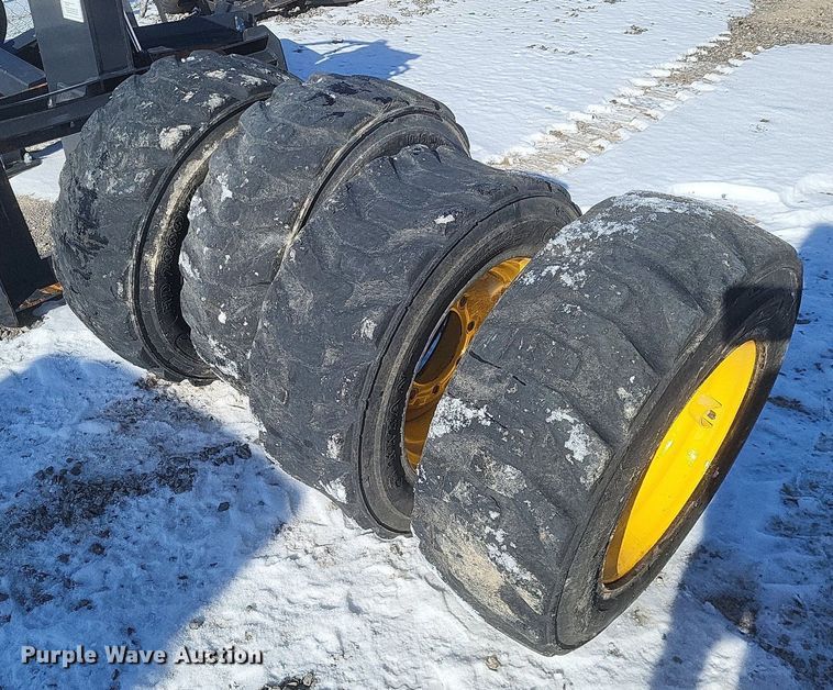 image for item DO4794 2017 Mustang  1650R skid steer loader