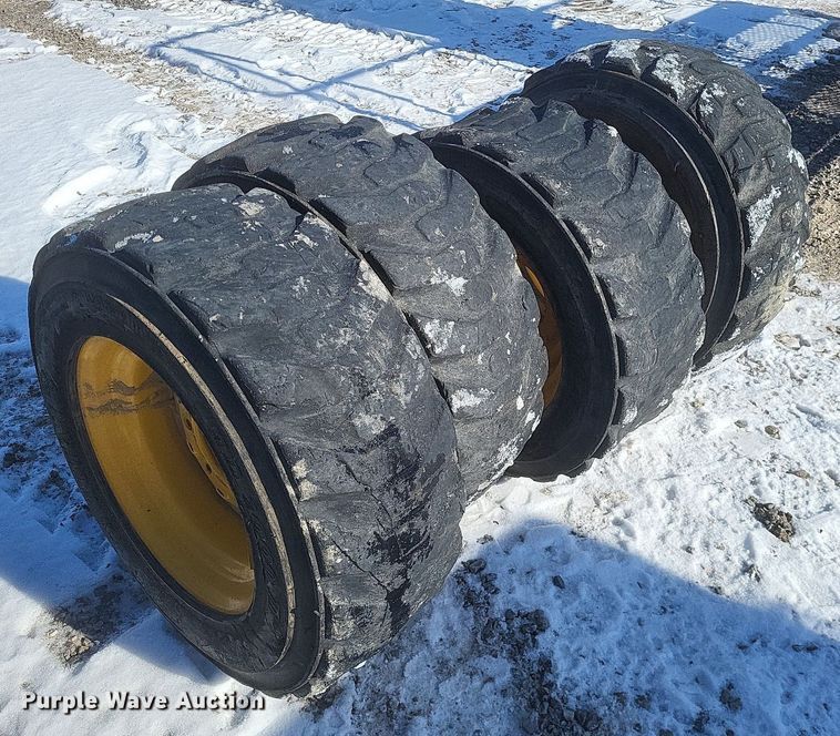 image for item DO4794 2017 Mustang  1650R skid steer loader