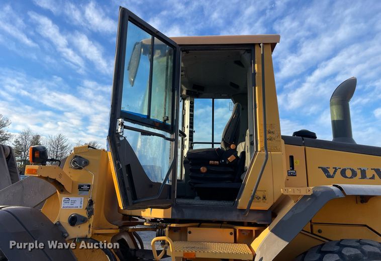 image for item DP0277 2010 Volvo  L90F  wheel loader