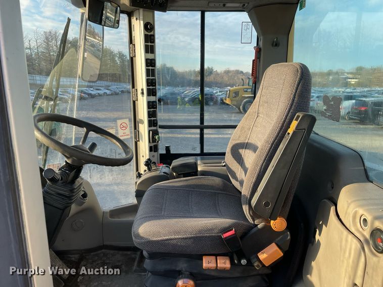 image for item DP0277 2010 Volvo  L90F  wheel loader