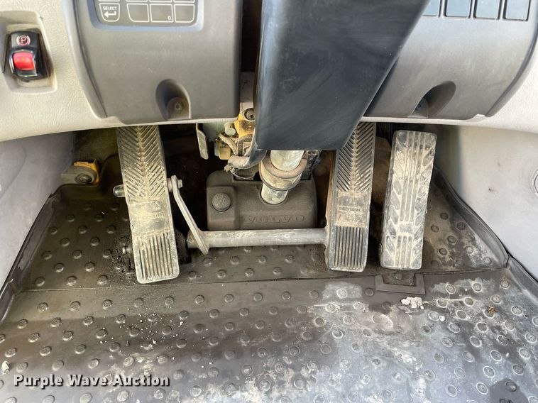 image for item DP0277 2010 Volvo  L90F  wheel loader