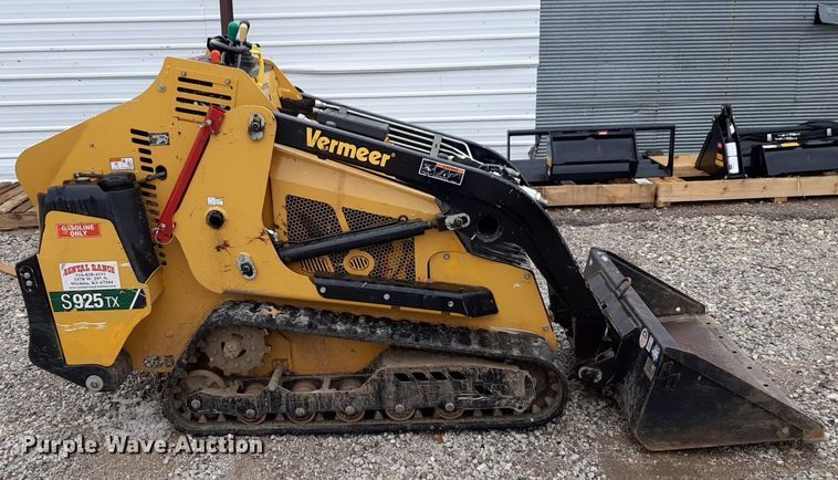 image for item DP2560 2021 Vermeer S925TX compact utility loader