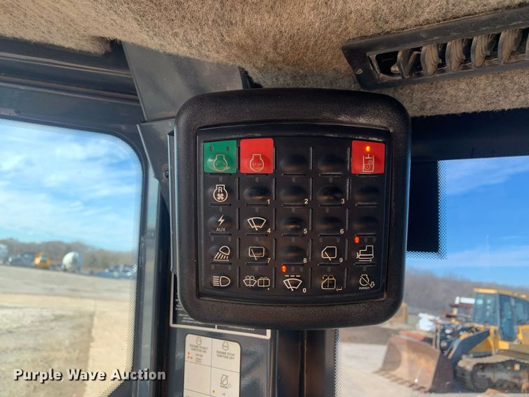 image for item DP8823 2014 John Deere 850K dozer