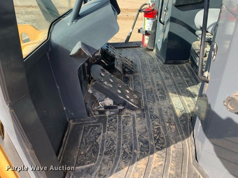 image for item DP8824 2015 John Deere 755K track loader