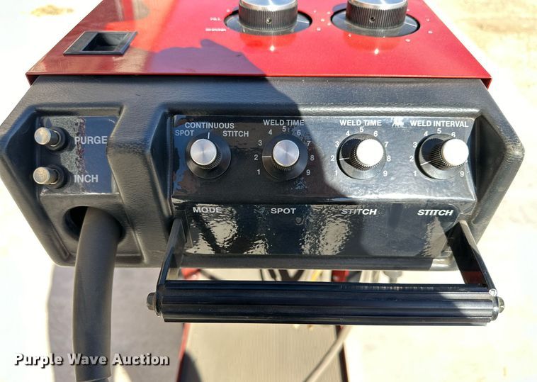 image for item DQ1580 Snap-on YA205 welder