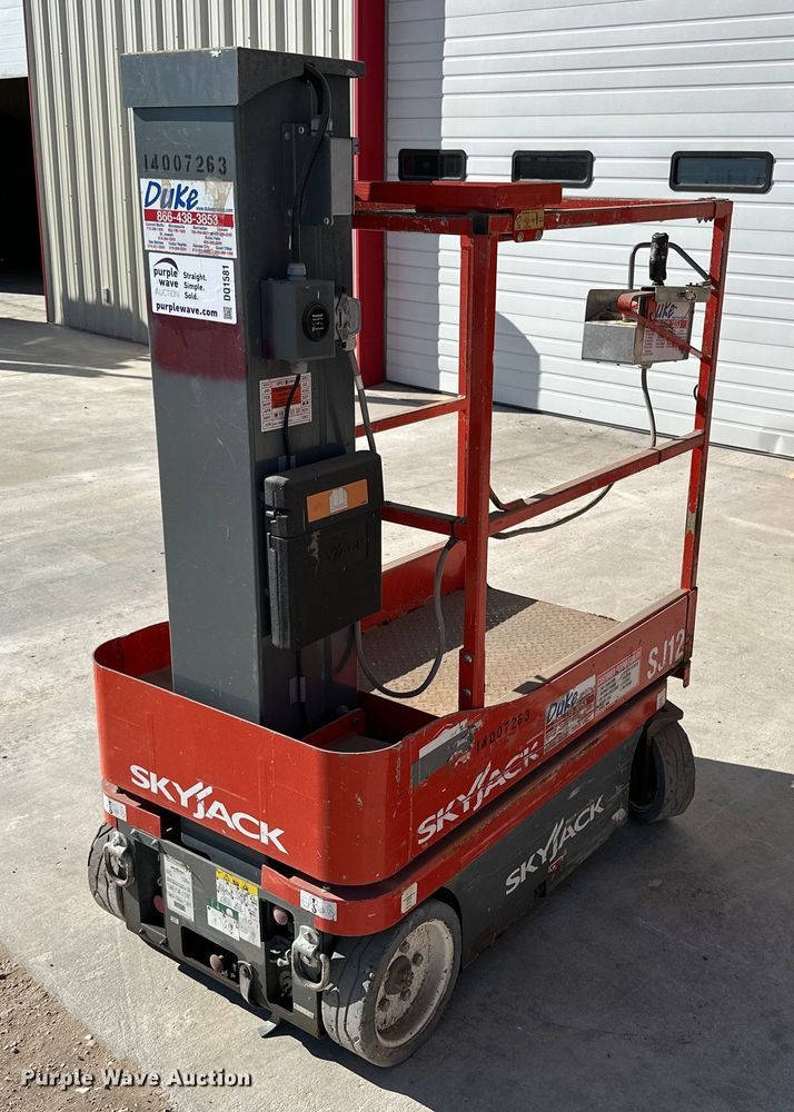 image for item DQ1581 Skyjack SJ12 vertical lift