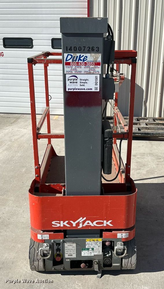 image for item DQ1581 Skyjack SJ12 vertical lift