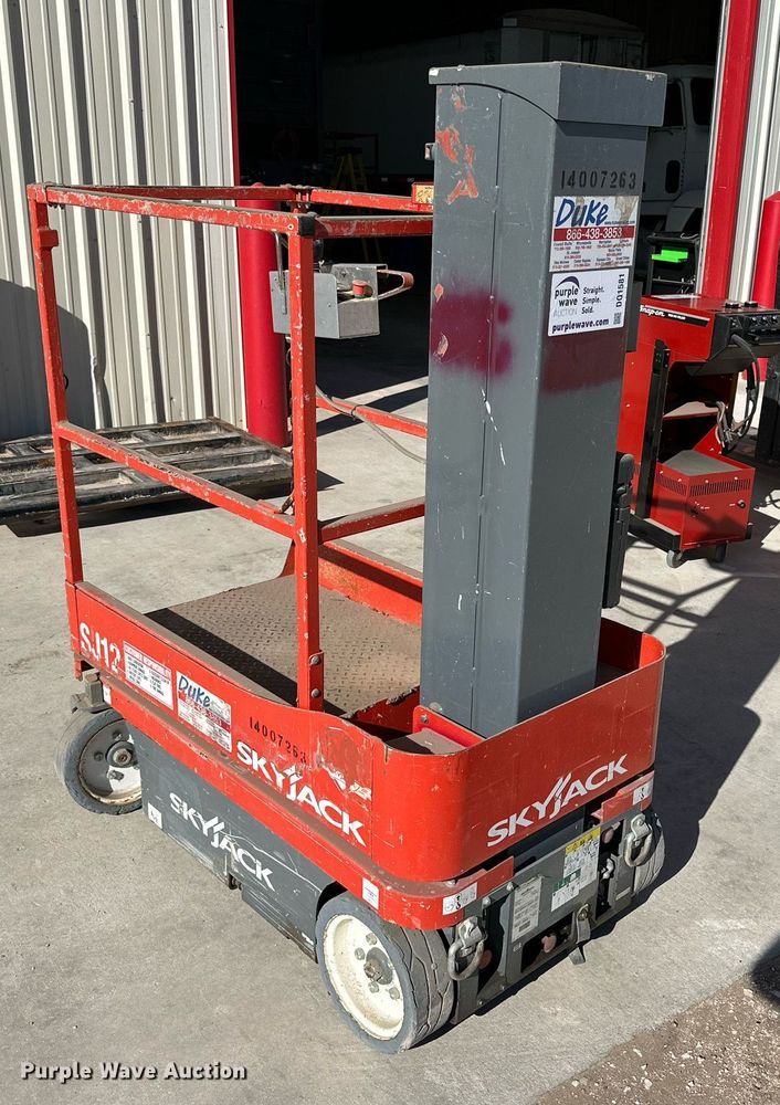 image for item DQ1581 Skyjack SJ12 vertical lift