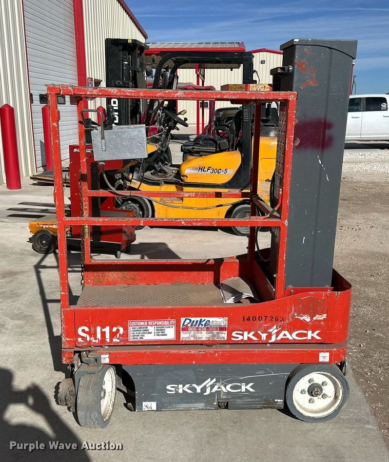 image for item DQ1581 Skyjack SJ12 vertical lift
