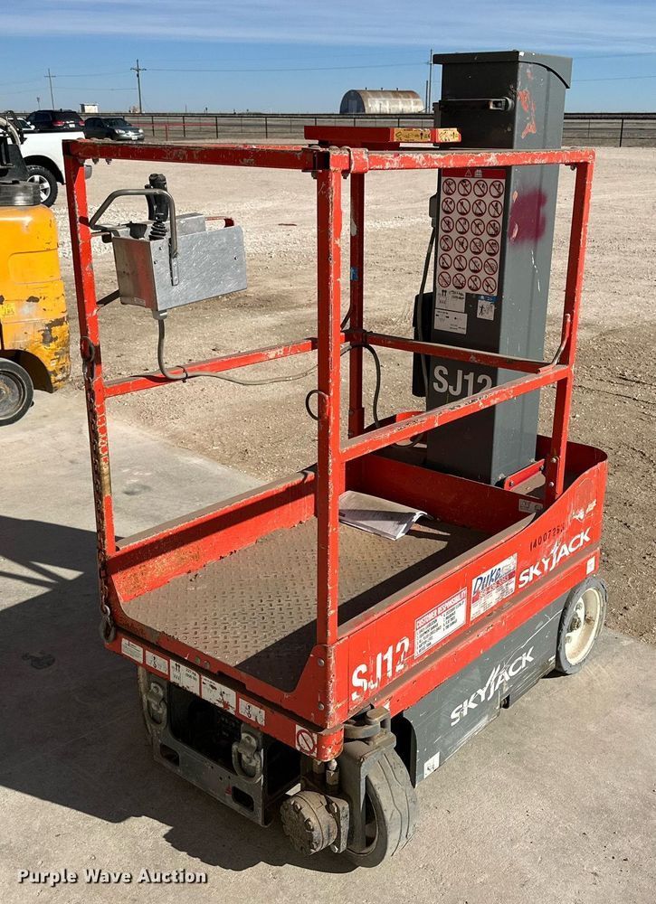 image for item DQ1581 Skyjack SJ12 vertical lift