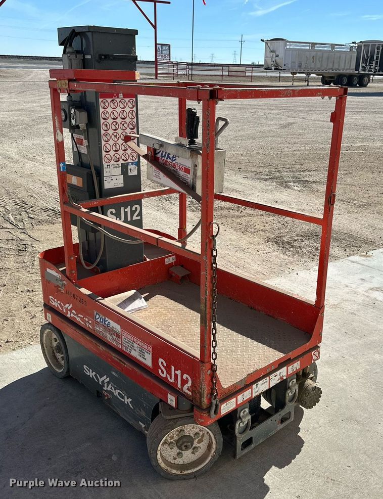 image for item DQ1581 Skyjack SJ12 vertical lift