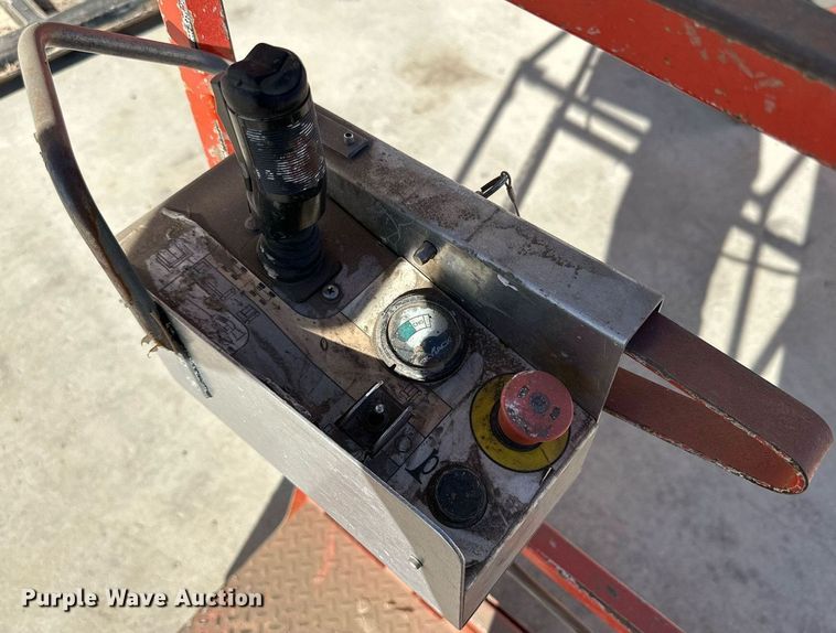 image for item DQ1581 Skyjack SJ12 vertical lift