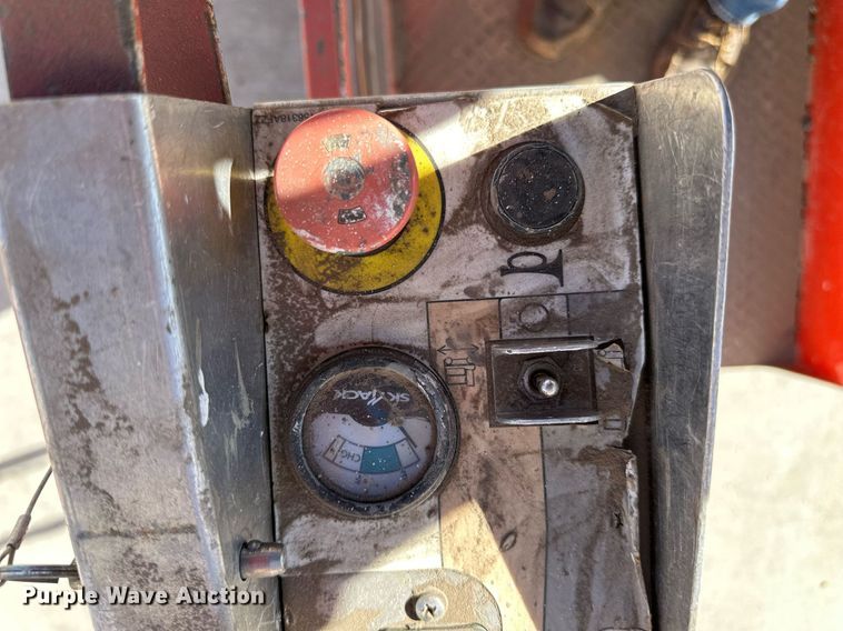 image for item DQ1581 Skyjack SJ12 vertical lift