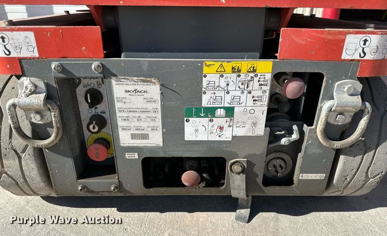 image for item DQ1581 Skyjack SJ12 vertical lift