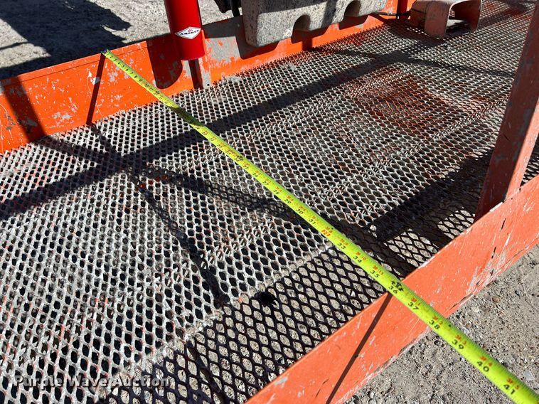 image for item DQ2351 2012 JLG 600S boom lift