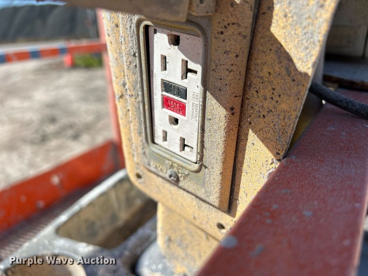 image for item DQ2351 2012 JLG 600S boom lift