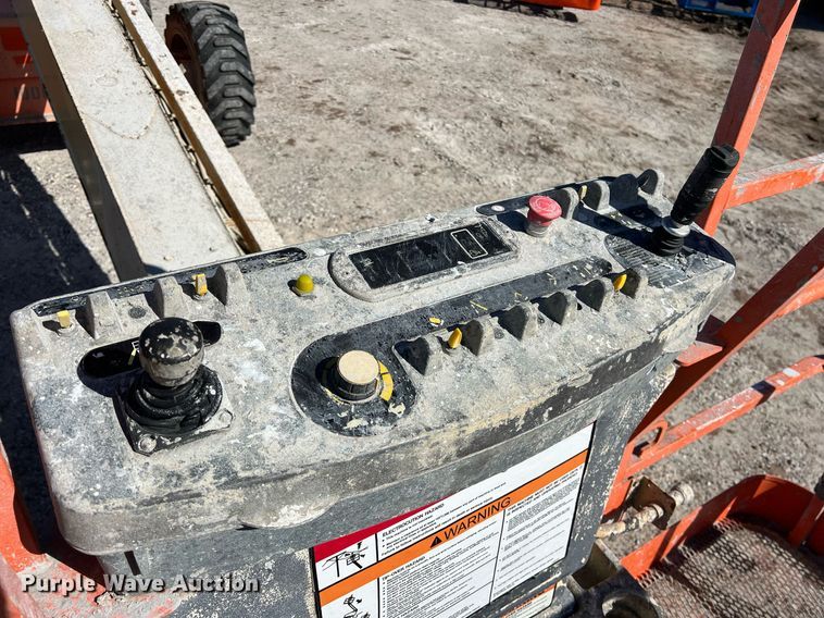 image for item DQ2351 2012 JLG 600S boom lift