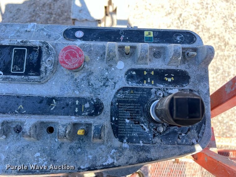 image for item DQ2351 2012 JLG 600S boom lift