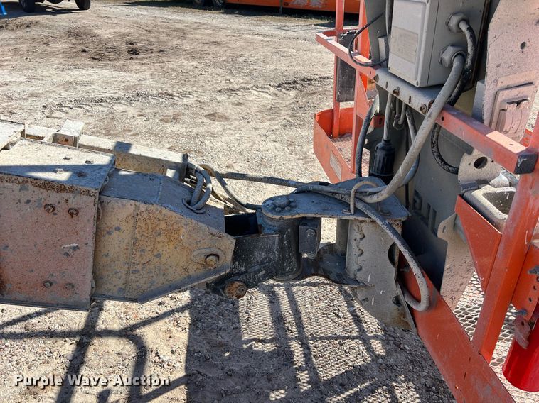 image for item DQ2351 2012 JLG 600S boom lift