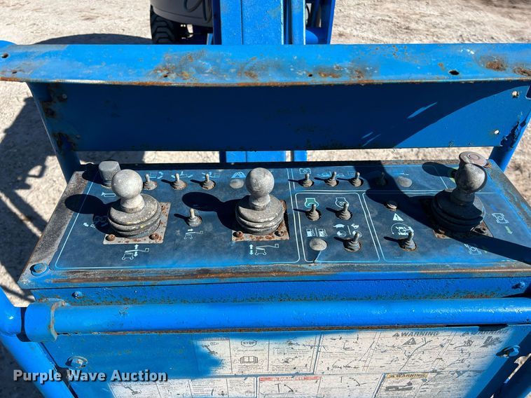 image for item DQ2353 2013 Genie Z-45/25J boom lift