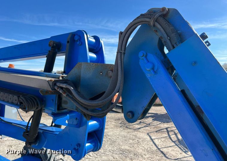 image for item DQ2353 2013 Genie Z-45/25J boom lift