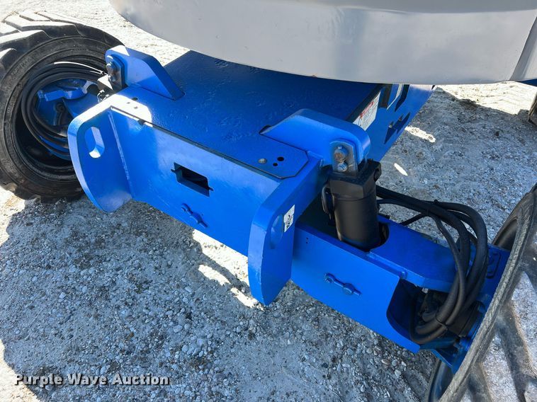 image for item DQ2353 2013 Genie Z-45/25J boom lift