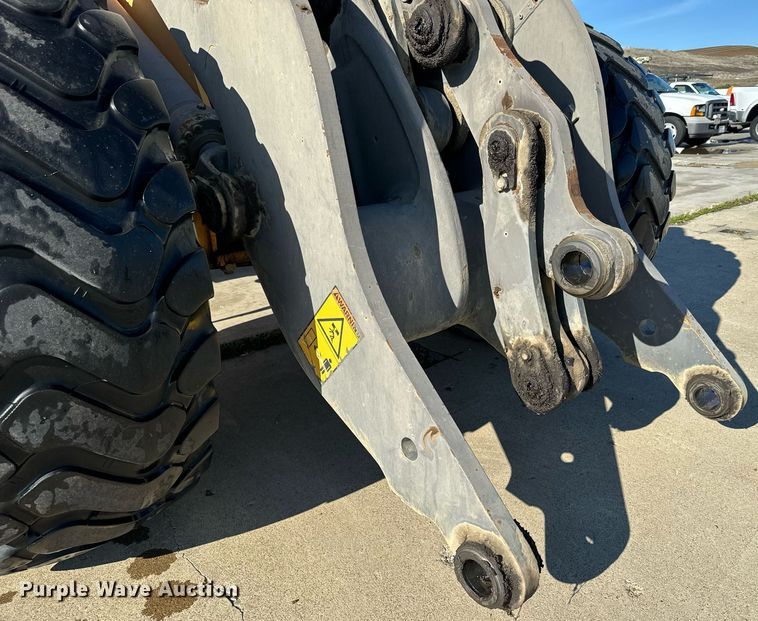 image for item DQ6712 2007 Volvo L90F wheel loader