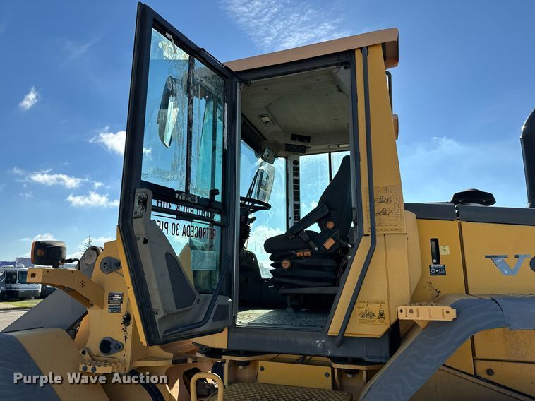 image for item DQ6712 2007 Volvo L90F wheel loader