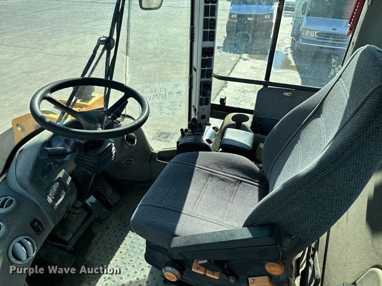 image for item DQ6712 2007 Volvo L90F wheel loader