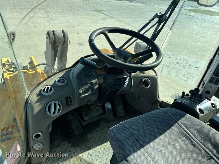 image for item DQ6712 2007 Volvo L90F wheel loader