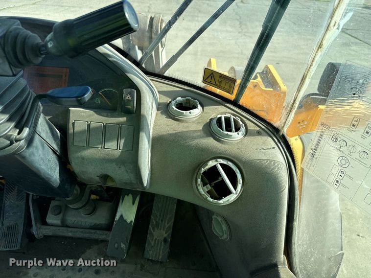 image for item DQ6712 2007 Volvo L90F wheel loader