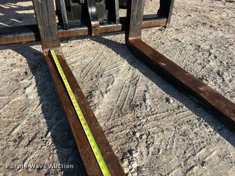 image for item DS2877 2017 JLG 8042 telehandler