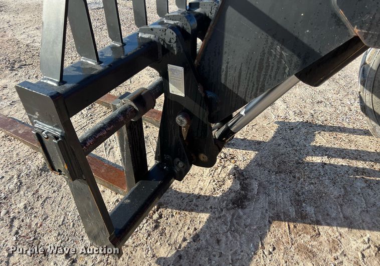 image for item DS2877 2017 JLG 8042 telehandler