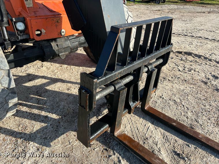 image for item DS2877 2017 JLG 8042 telehandler