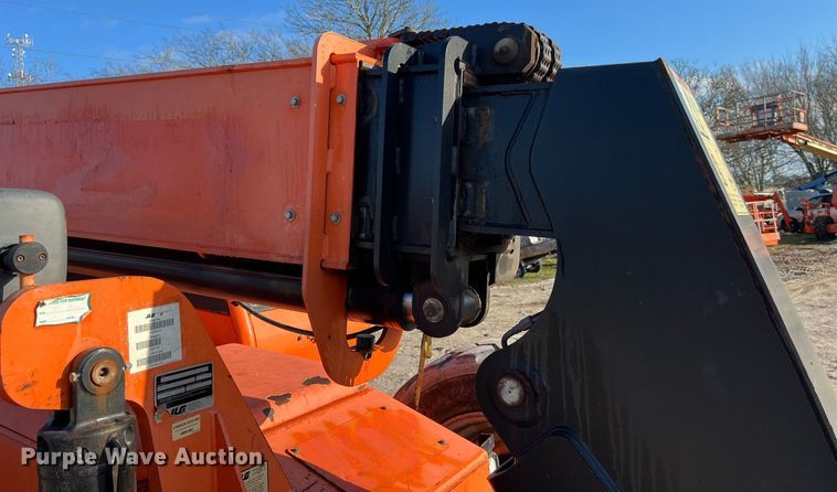 image for item DS2877 2017 JLG 8042 telehandler
