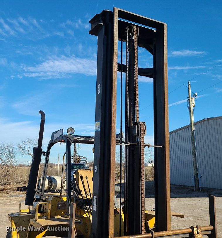 image for item DS7251 Caterpillar  R80 forklift
